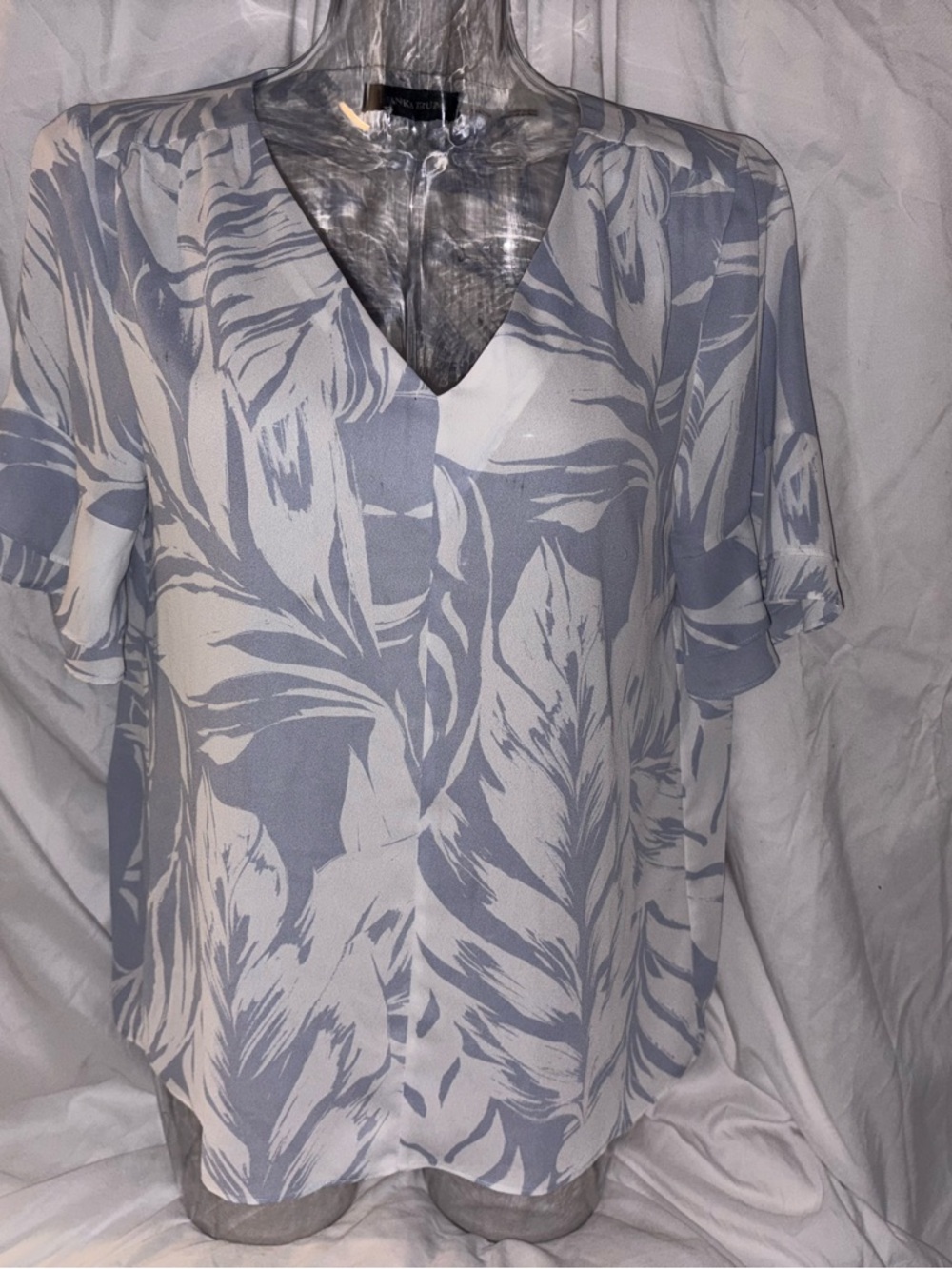 Ivanka Trump Leaf Print Blouse Size Medium V-Neck Short Sleeve Top